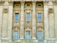 balcony front of buckingham palace